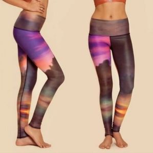 Teeki Hot Pants Sunset Clouds Yoga Exercise Workout Legging Medium